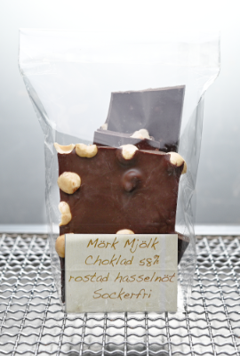 Sockerfri Bräck Mörk-Mjölk 58% med Hasselnöt